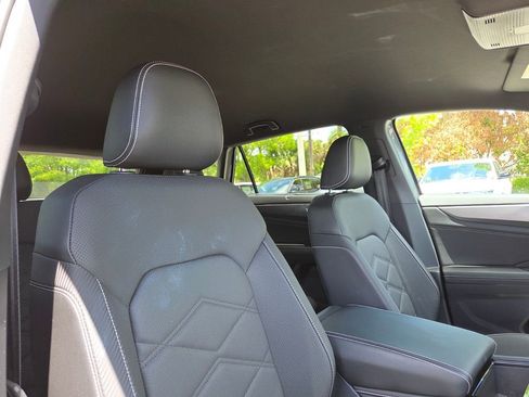 Used 2025 Volkswagen Atlas Cross Sport SE AWD/4WD image 15