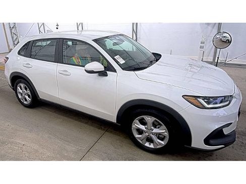Used 2023 Honda HR-V LX image 3