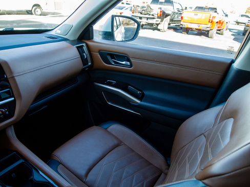 Used 2023 Nissan Pathfinder Platinum w/ Lighting Package (N93) image 14