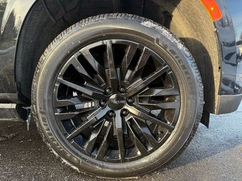 Used 2021 GMC Yukon XL Denali w/ Denali Premium Package image 18