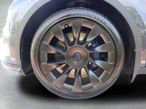 Used 2021 Tesla Model Y Long Range AWD/4WD image 14