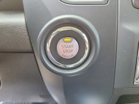 Used 2024 Nissan Titan SV w/ SV Convenience Package image 35