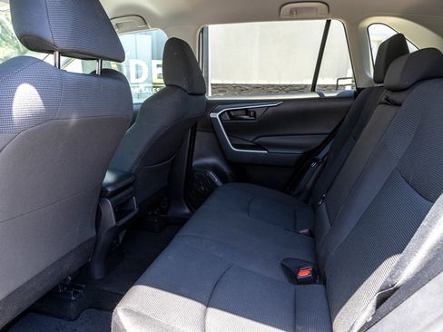 Used 2021 Toyota RAV4 LE w/ Carpet Mat Package (TMS) FWD image 22