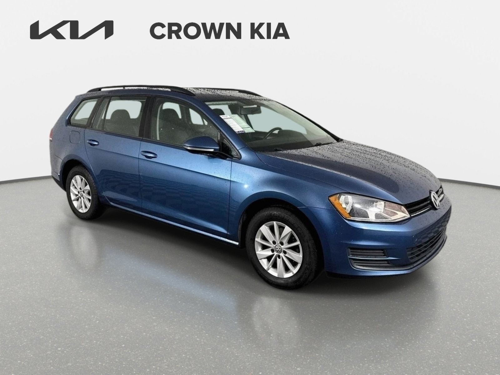 Used 2017 Volkswagen Golf S FWD image 3