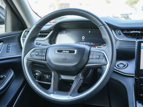 Used 2023 Jeep Grand Cherokee L Limited image 15