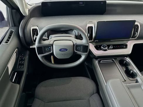 New 2026 Ford Expedition Active image 10