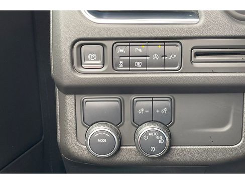 Used 2022 Chevrolet Suburban LT w/ Luxury Package image 42