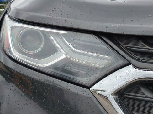 Used 2020 Chevrolet Equinox LT w/ Driver Convenience Package image 9