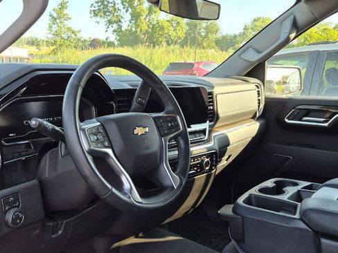 Used 2024 Chevrolet Silverado 1500 LT AWD/4WD image 8