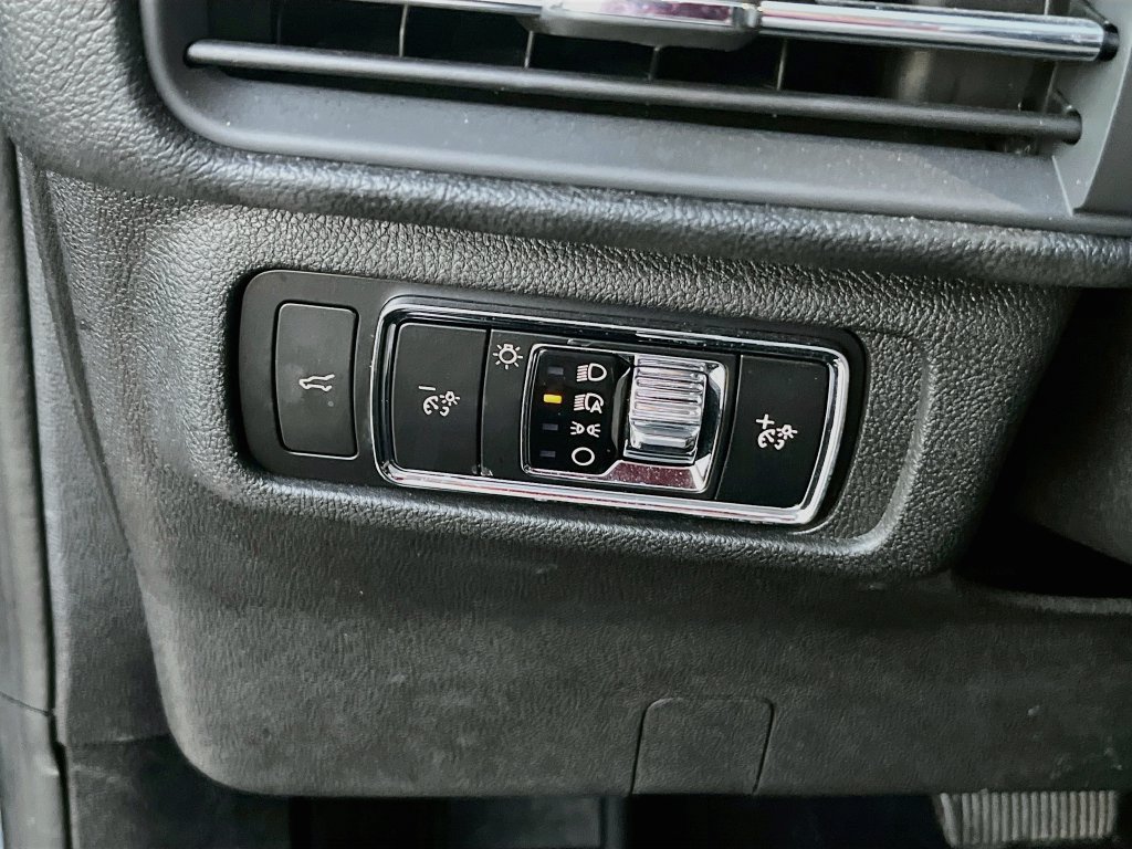 Used 2024 Lincoln Corsair AWD w/ Equipment Group 101A image 10