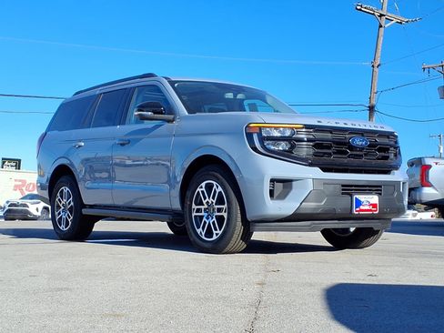 New 2025 Ford Expedition Active image 3