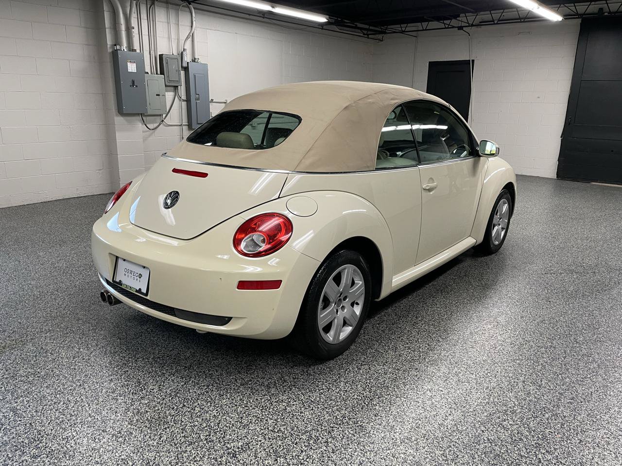 Used 2007 Volkswagen Beetle Convertible w/ Package 1 FWD image 6