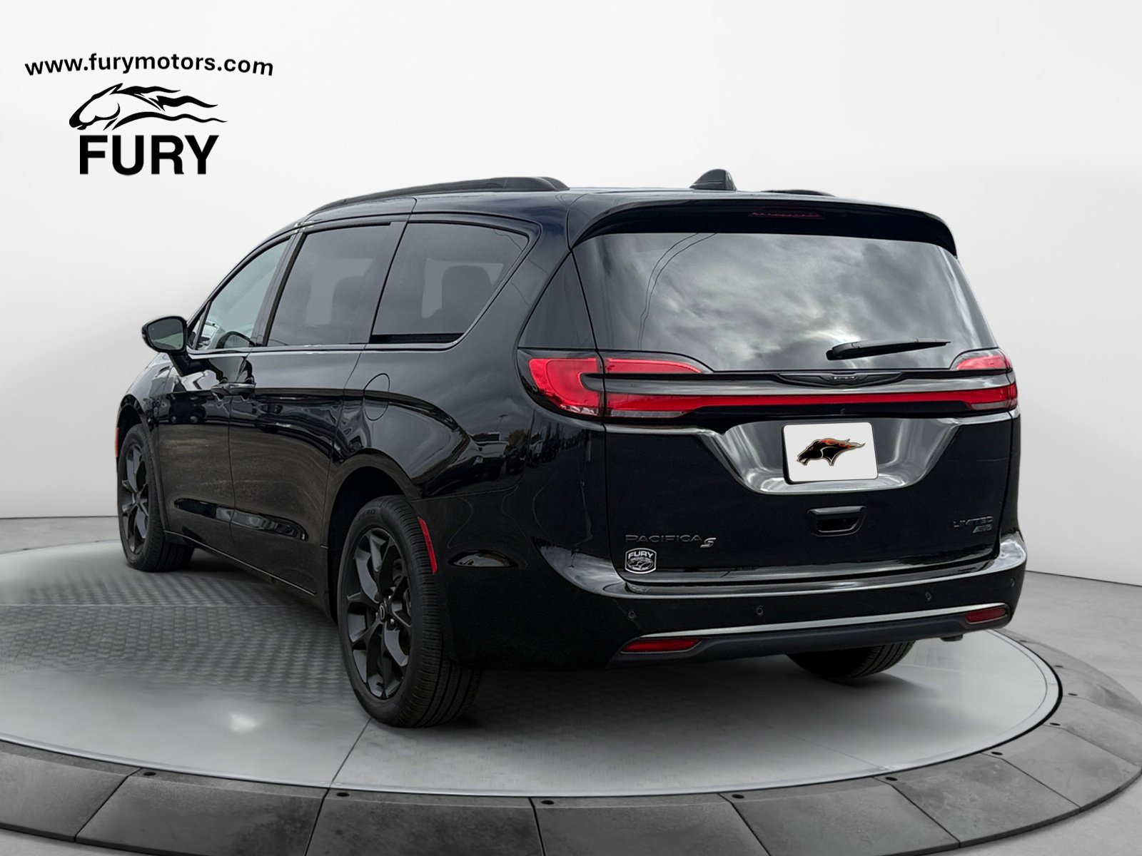 Used 2025 Chrysler Pacifica Limited AWD/4WD image 6