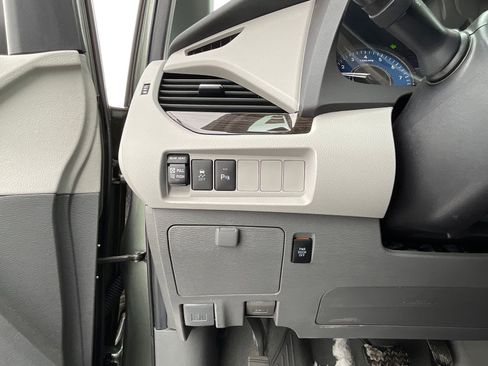 Used 2020 Toyota Sienna XLE w/ XLE Navigation Package image 31