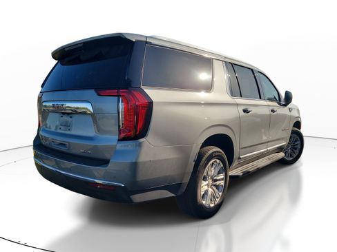 Used 2024 GMC Yukon XL SLT w/ SLT Premium Package AWD/4WD image 4