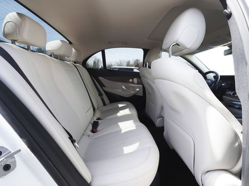 Used 2022 Mercedes-Benz E 350 4MATIC Sedan image 39