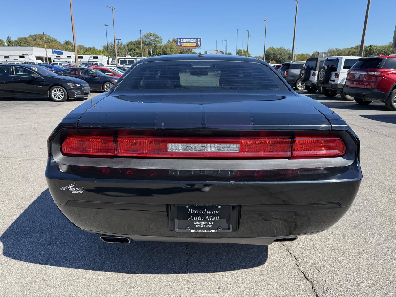Used 2014 Dodge Challenger SXT RWD image 4