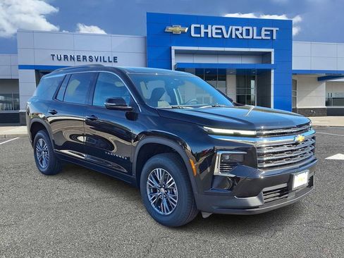 New 2026 Chevrolet Traverse LT image 2