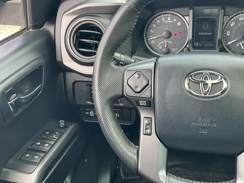 Used 2019 Toyota Tacoma TRD Sport image 39
