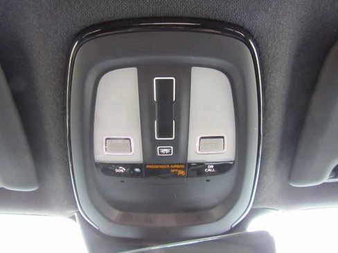 Used 2022 Volvo XC40 P8 Recharge Plus image 49