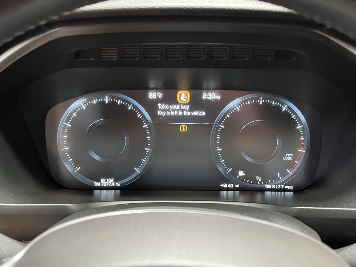 Used 2018 Volvo XC90 T6 Momentum AWD/4WD image 17
