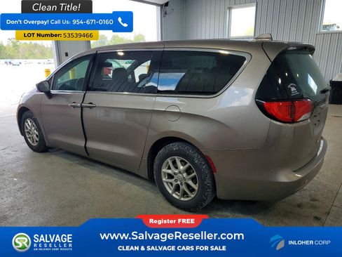Used 2017 Chrysler Pacifica LX FWD image 3