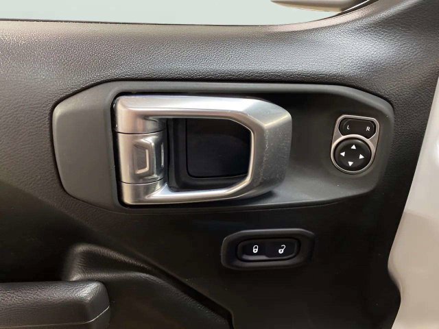 Used 2024 Jeep Wrangler Unlimited w/ Convenience Group AWD/4WD image 27
