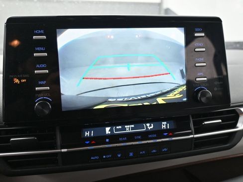 Used 2024 Toyota Sienna LE image 11