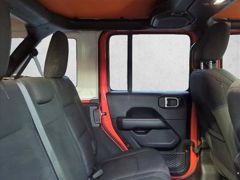 Used 2018 Jeep Wrangler Unlimited Sahara image 19