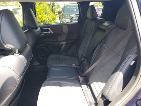 Used 2024 Mitsubishi Outlander FWD image 13