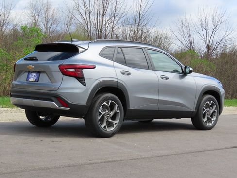New 2026 Chevrolet Trax LT w/ Driver Confidence Package FWD image 3