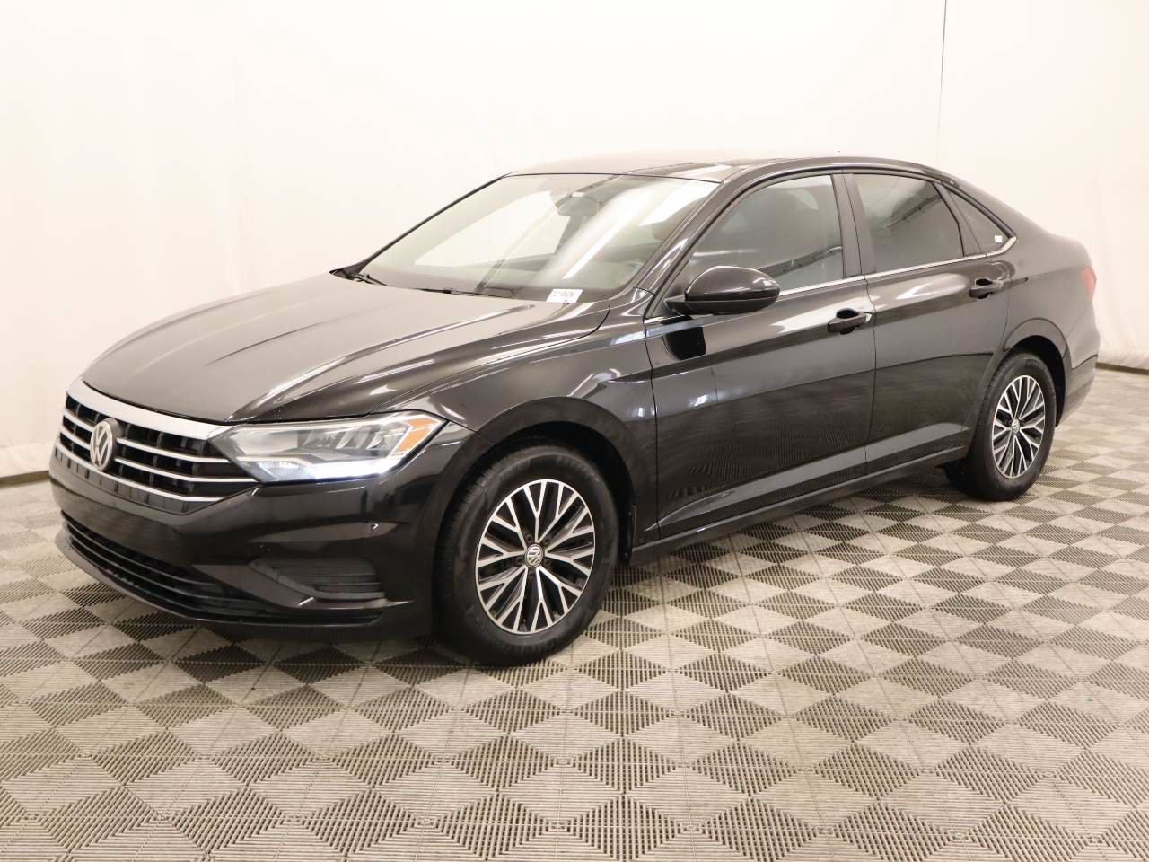Used 2019 Volkswagen Jetta SE FWD image 1