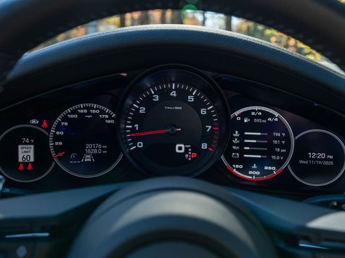 Certified 2023 Porsche Panamera Platinum Edition image 26