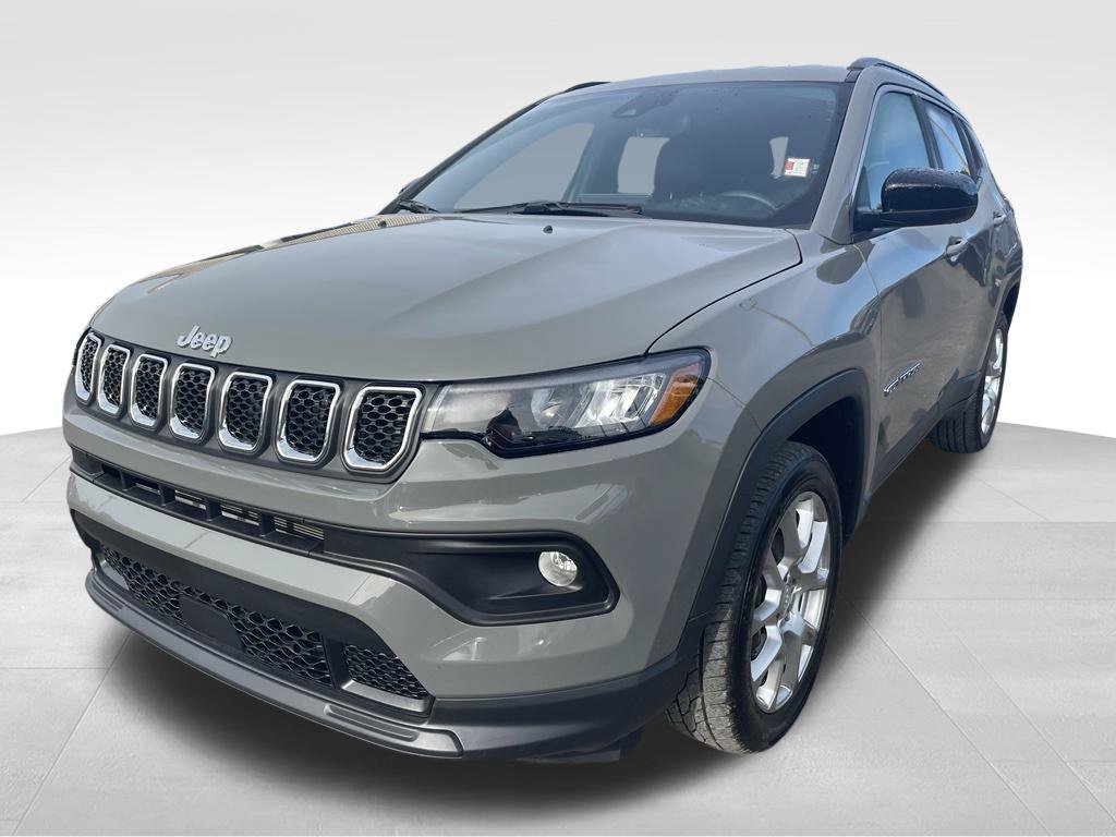 Used 2023 Jeep Compass Latitude AWD/4WD image 17