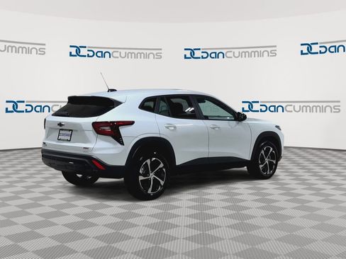 New 2026 Chevrolet Trax RS w/ Sunroof Package image 8