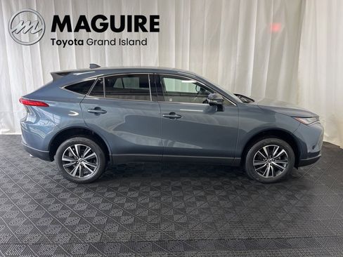 Used 2023 Toyota Venza LE image 2