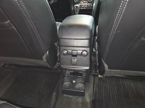 Used 2018 Ford Explorer XLT w/ Equipment Group 202A FWD image 25
