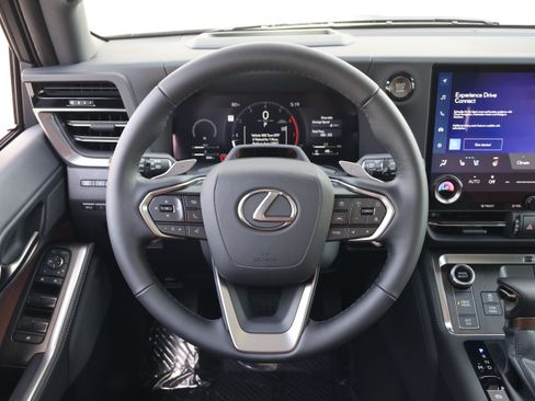 Used 2026 Lexus GX 550 w/ Accessory Package (2T) AWD/4WD image 19