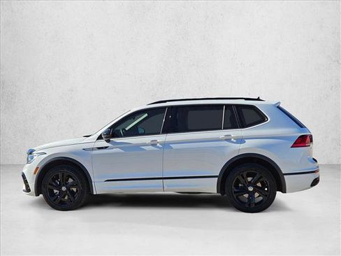 Used 2023 Volkswagen Tiguan SE R-Line FWD image 9