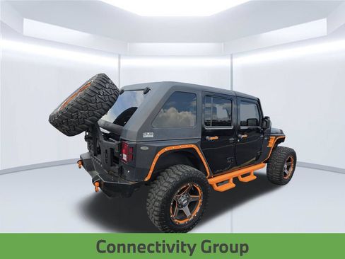Used 2017 Jeep Wrangler Unlimited Rubicon w/ Connectivity Group AWD/4WD image 5