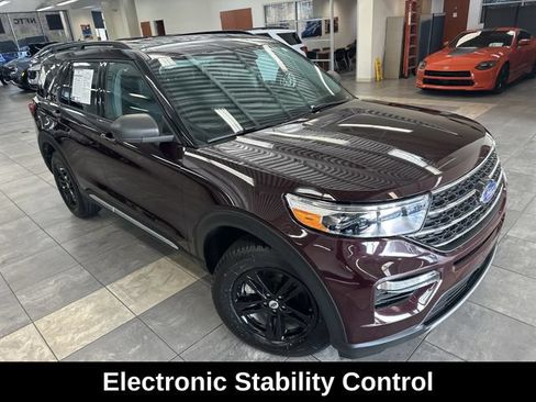 Used 2023 Ford Explorer XLT w/ Equipment Group 202A AWD/4WD image 11