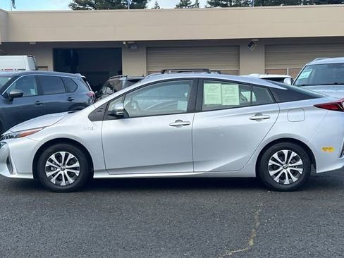 Used 2022 Toyota Prius Prime LE image 10