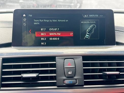 Used 2018 BMW 330e image 14