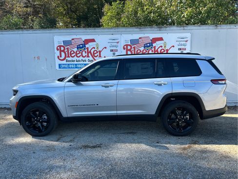 New 2025 Jeep Grand Cherokee L Limited w/ Black Appearance Package image 7