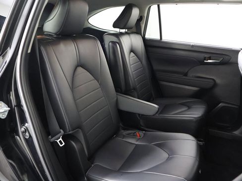 Used 2022 Toyota Highlander XLE image 33