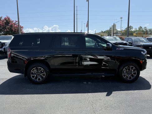 Used 2023 Chevrolet Suburban Z71 w/ Z71 Off-Road Package AWD/4WD image 11