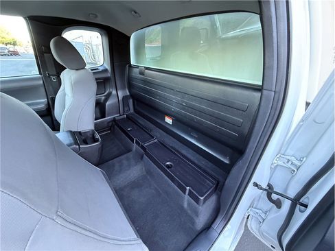 Used 2016 Toyota Tacoma SR image 18