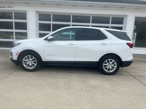 Used 2024 Chevrolet Equinox LT w/ LPO, Floor Liner Package FWD image 2