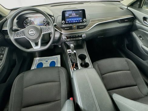 Used 2025 Nissan Altima 2.5 SV FWD image 25