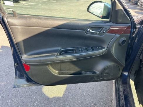 Used 2009 Chevrolet Impala LT w/ Luxury Edition Package image 21